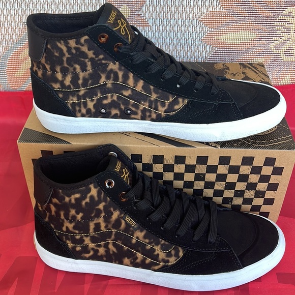 Vans WMNS The Lizzie
Tortoise Dark Brown/Black
VN0A4BX1YI5
Sneakers - Picture 2 of 16
